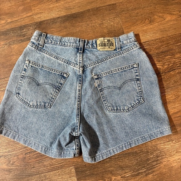 Vintage Levi’s silvertab 90’s denim shorts - Picture 4 of 6